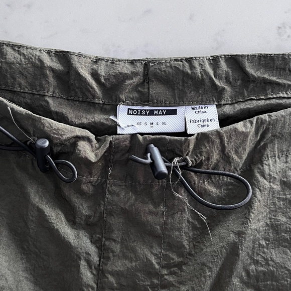 Noisy May Low Waisted Parachute Pants - baggy Y2K pants with adjustable waist - Picture 9 of 9